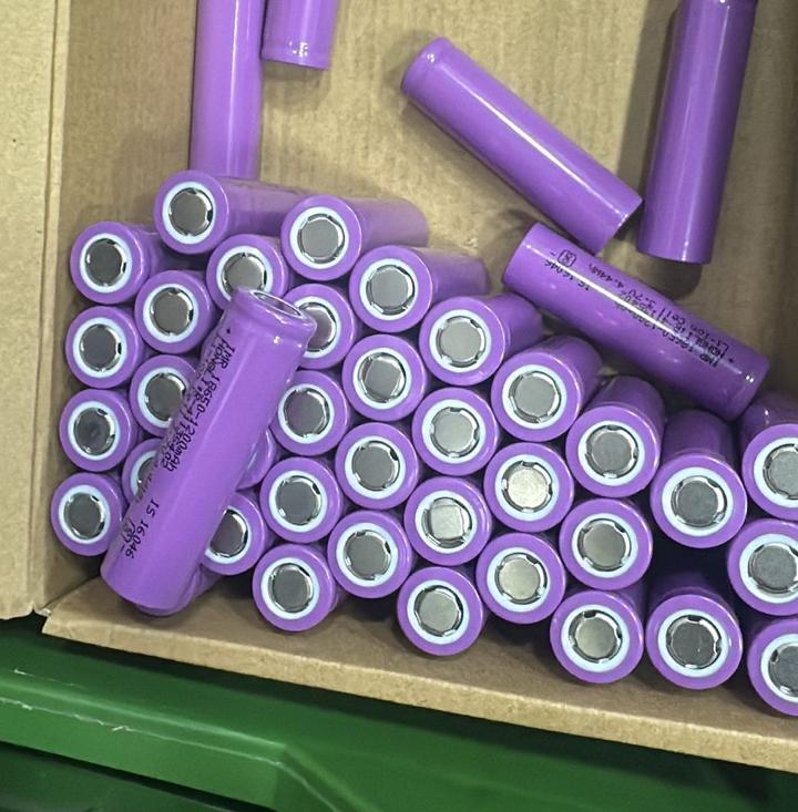 Rechargeable 18650 Lithium ion battery 3.7v 1200mAh li ion battery cell with 18650 Battery Charger